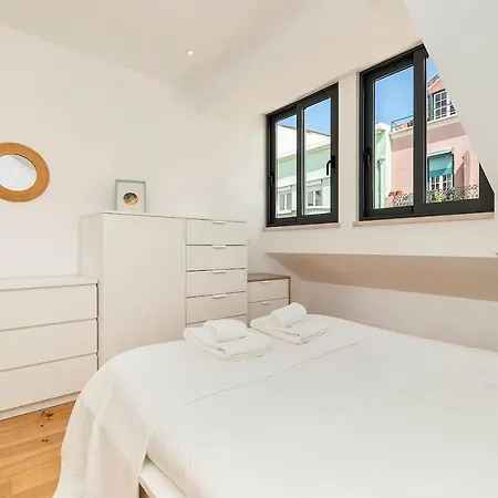 Beautiful For 6 W/ Spacious Terrace Лиссабон