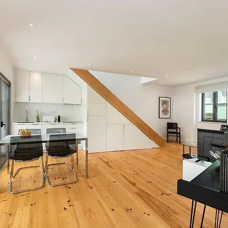 Beautiful For 6 W/ Spacious Terrace * Лиссабон