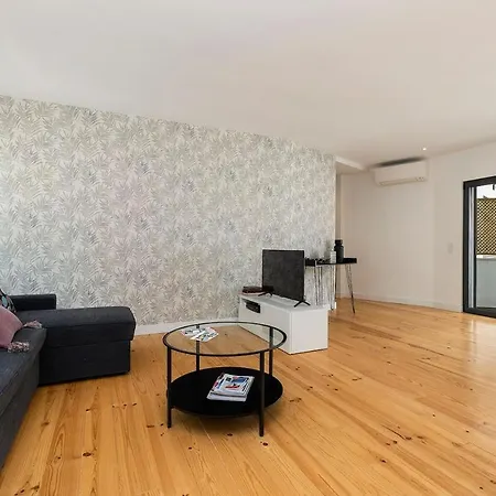 Beautiful For 6 W/ Spacious Terrace * Лиссабон