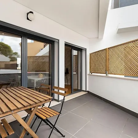 Beautiful For 6 W/ Spacious Terrace